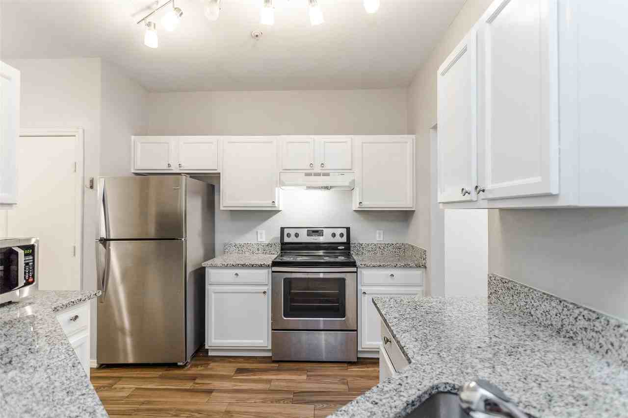 2825 Reagan St - Photo 2 of 14