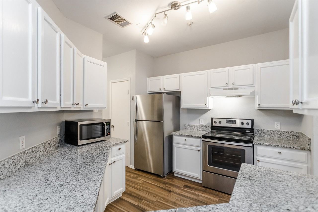 2825 Reagan St - Photo 5 of 14