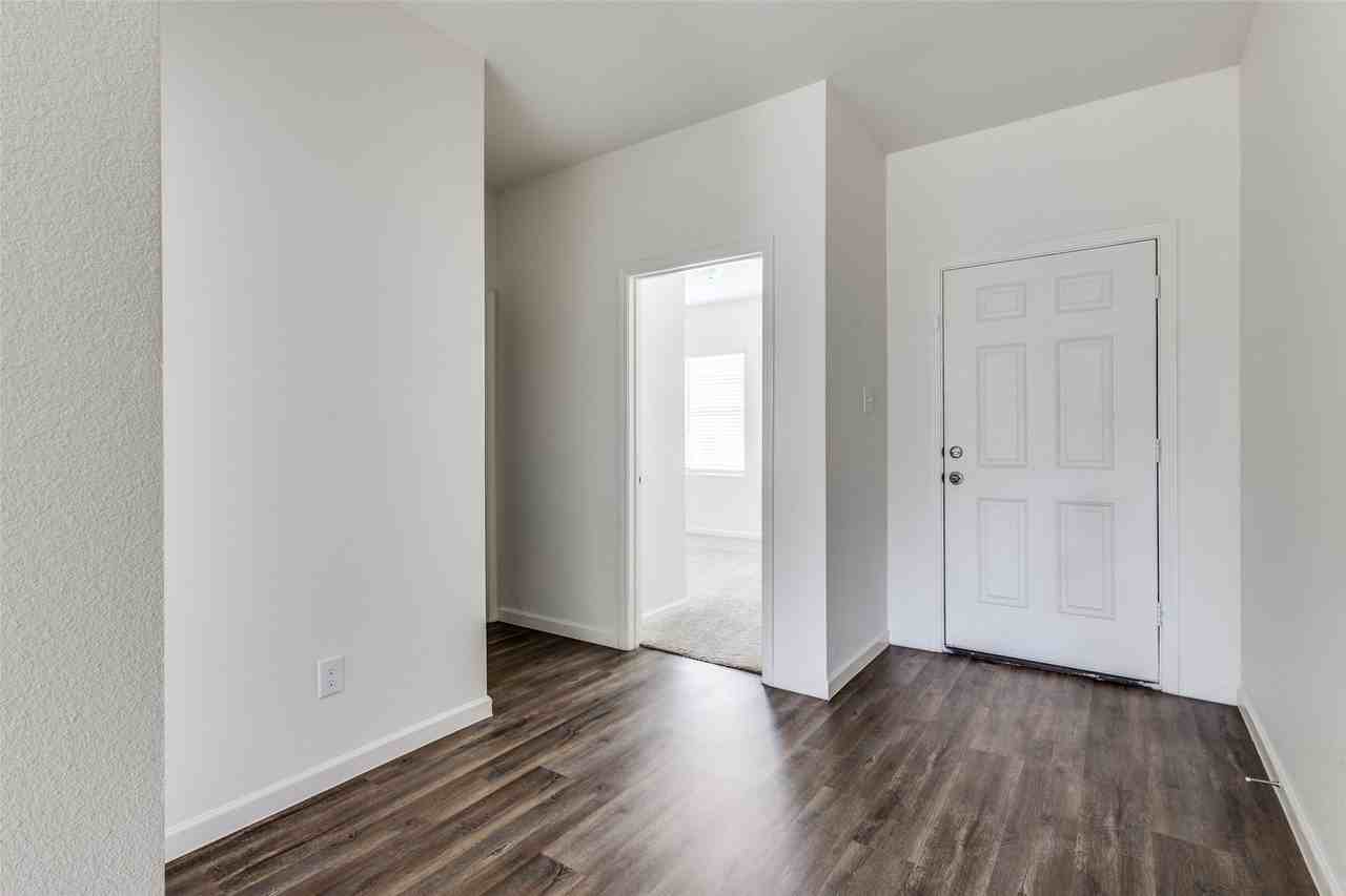 821 Cherry Blossom St - Photo 5 of 33