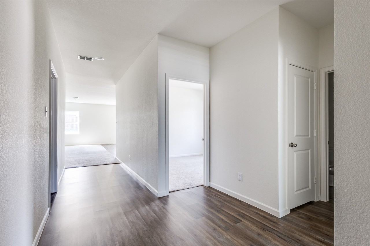 821 Cherry Blossom St - Photo 6 of 33