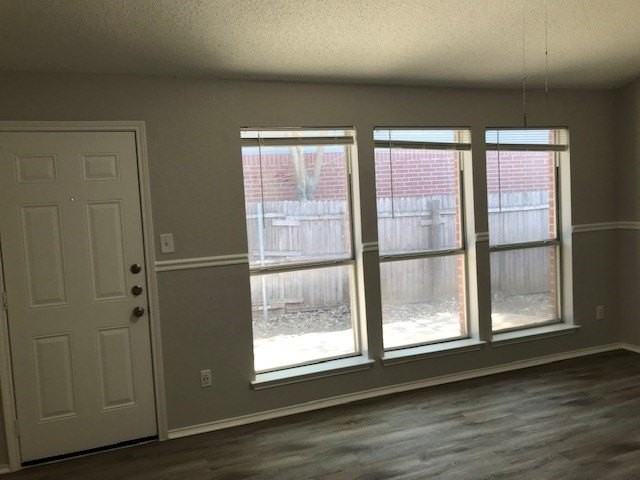 1355 Lincolnshire Way - Photo 2 of 22