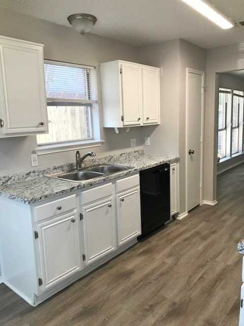 1355 Lincolnshire Way - Photo 7 of 22