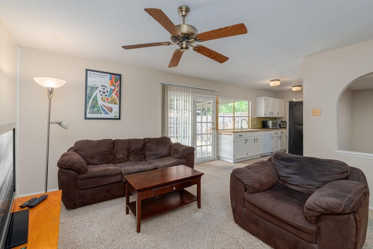 1201 Whitehall Dr - Photo 4 of 9