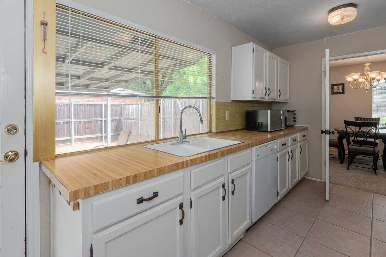 1201 Whitehall Dr - Photo 6 of 9