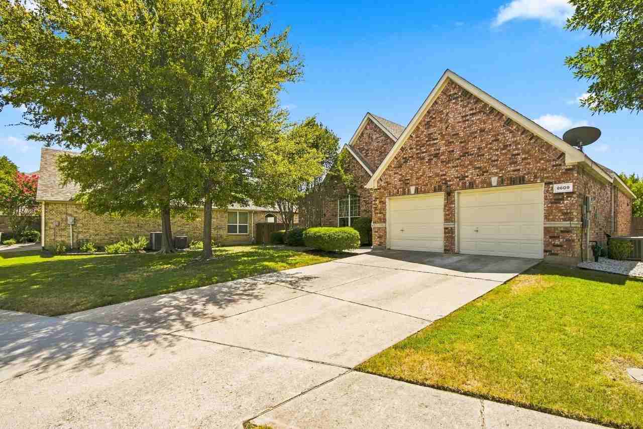 8609 Brook Hollow Dr - Photo 3 of 35