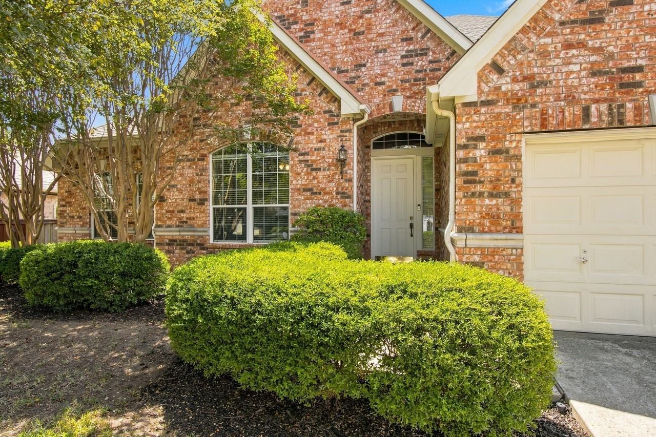 8609 Brook Hollow Dr - Photo 4 of 35