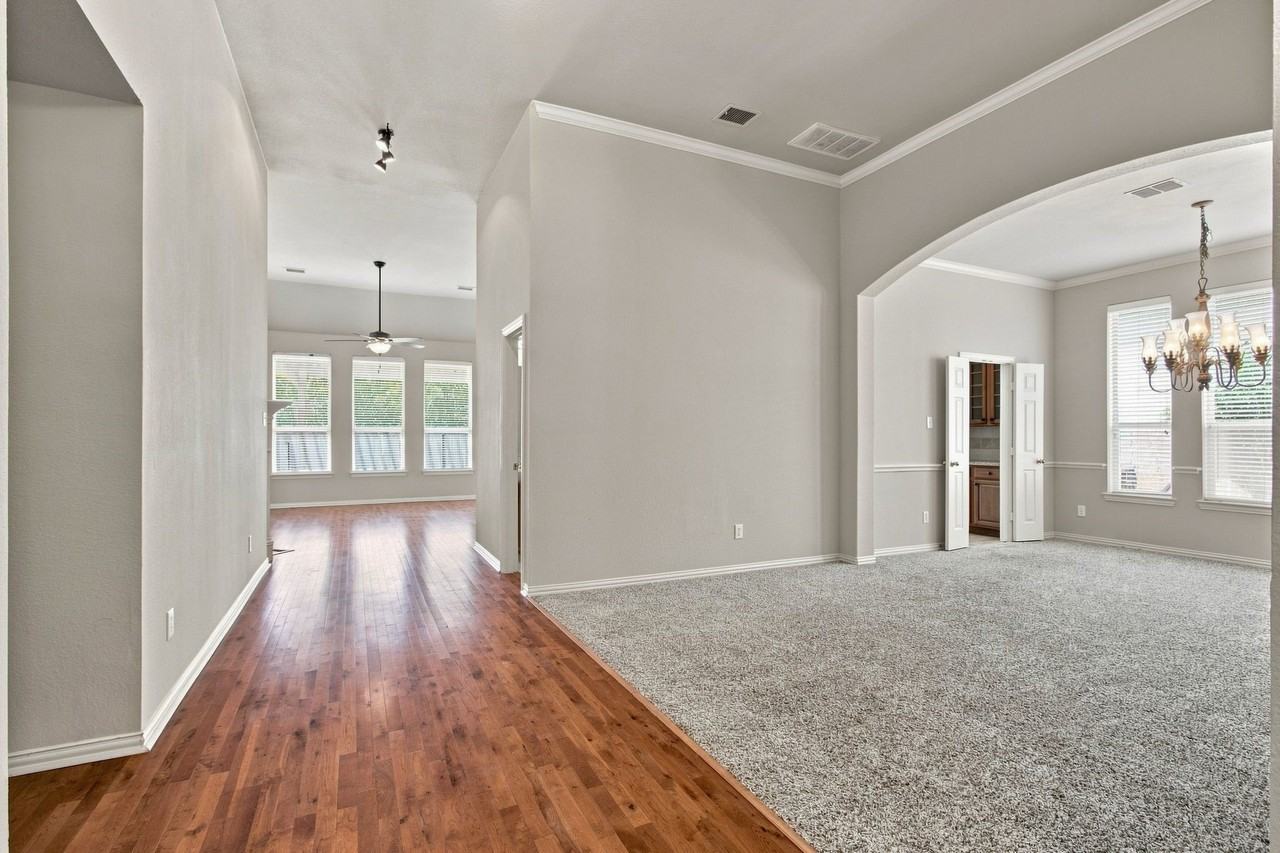 8609 Brook Hollow Dr - Photo 6 of 35