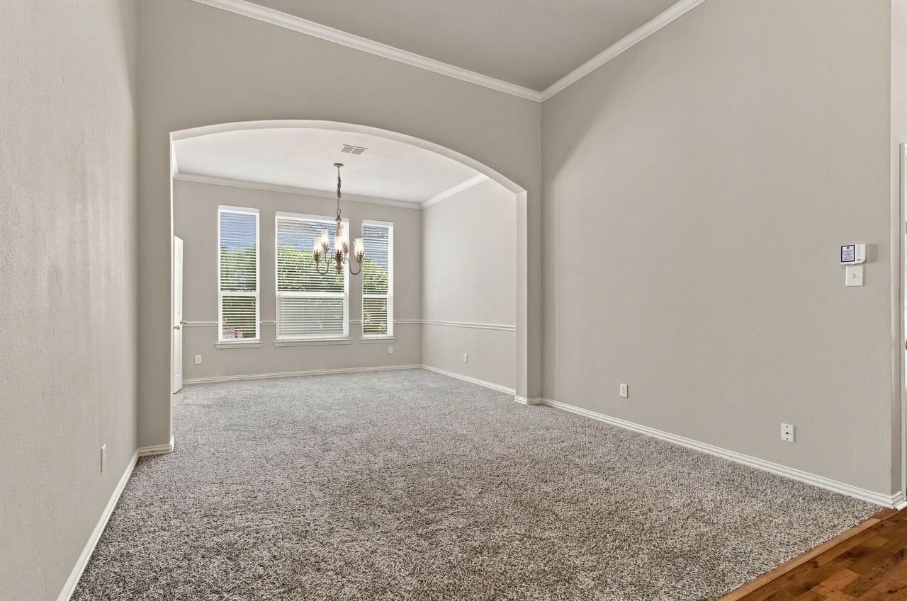 8609 Brook Hollow Dr - Photo 7 of 35