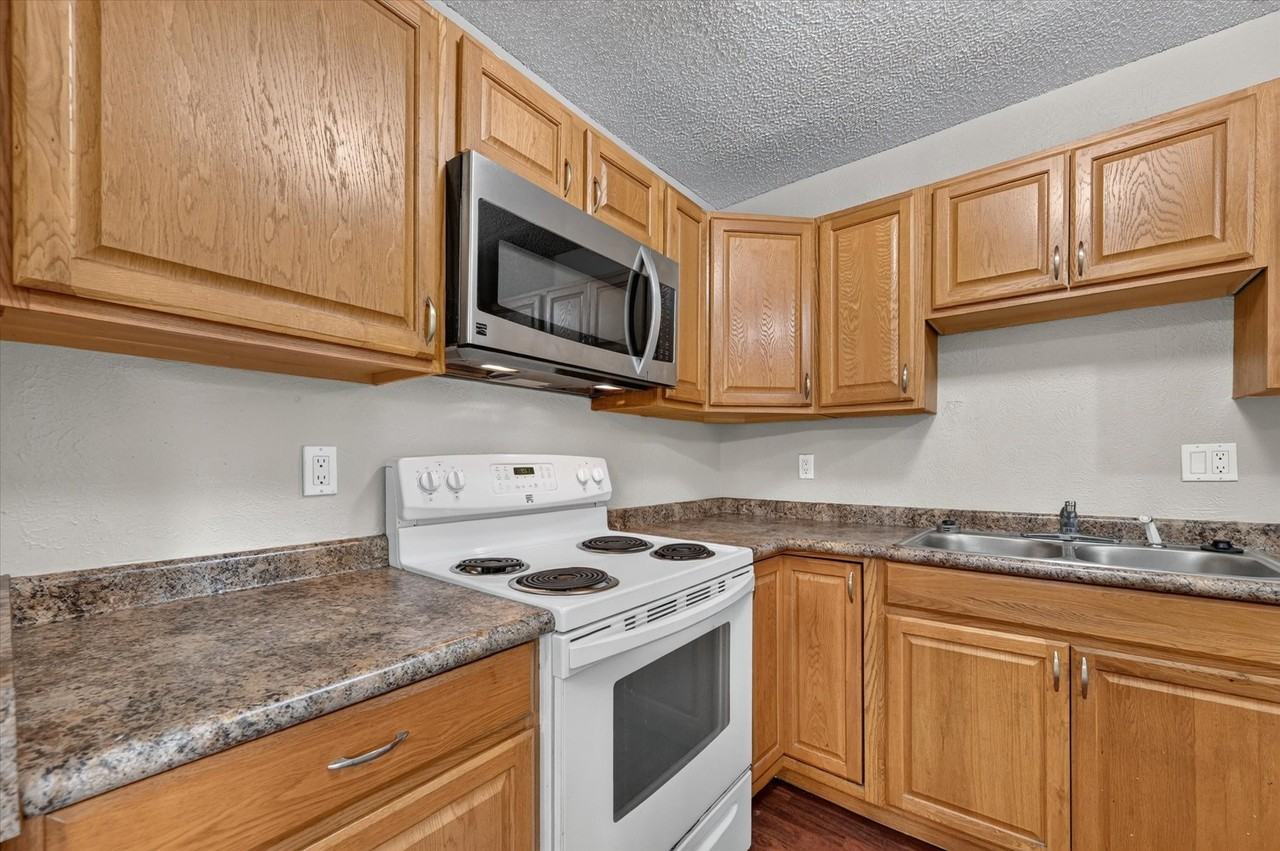 305 Cliff Dr - Photo 5 of 20
