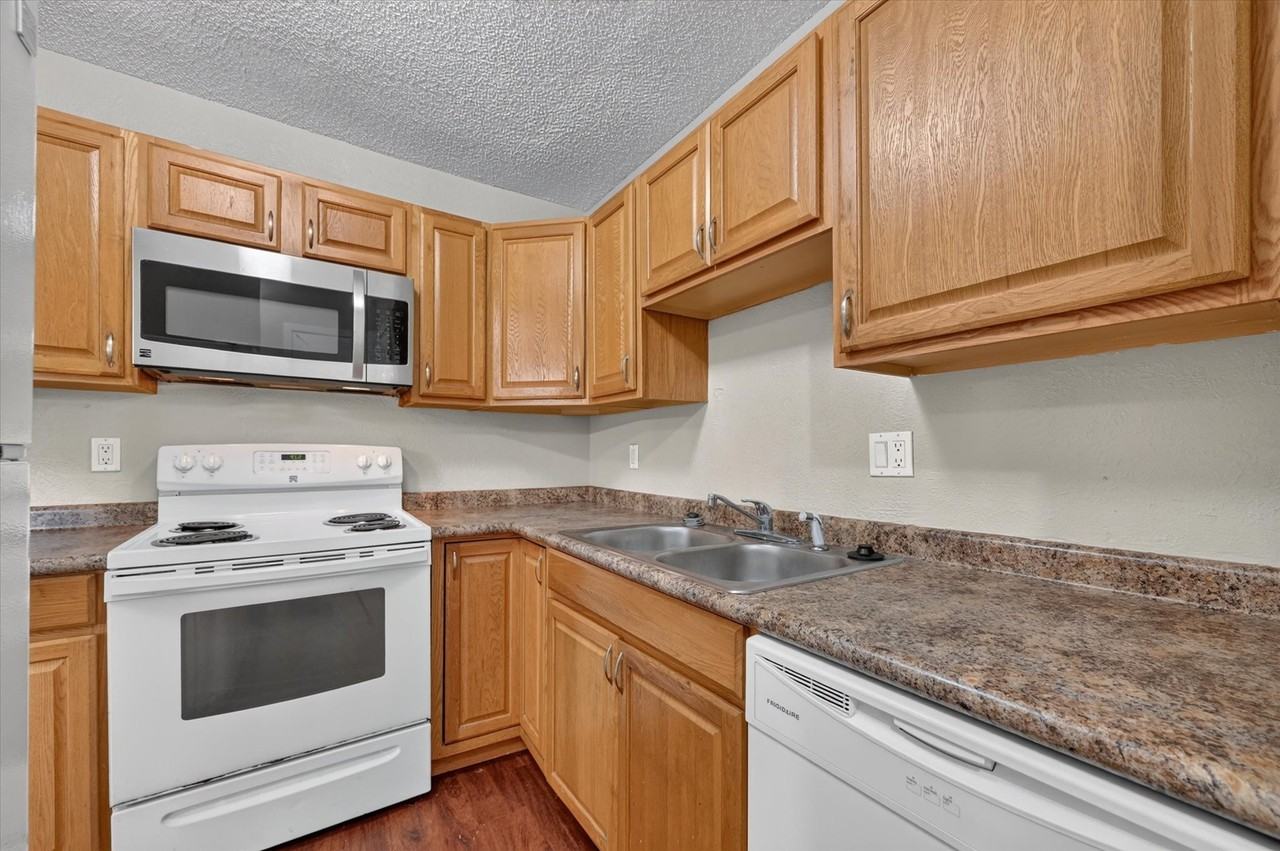 305 Cliff Dr - Photo 6 of 20
