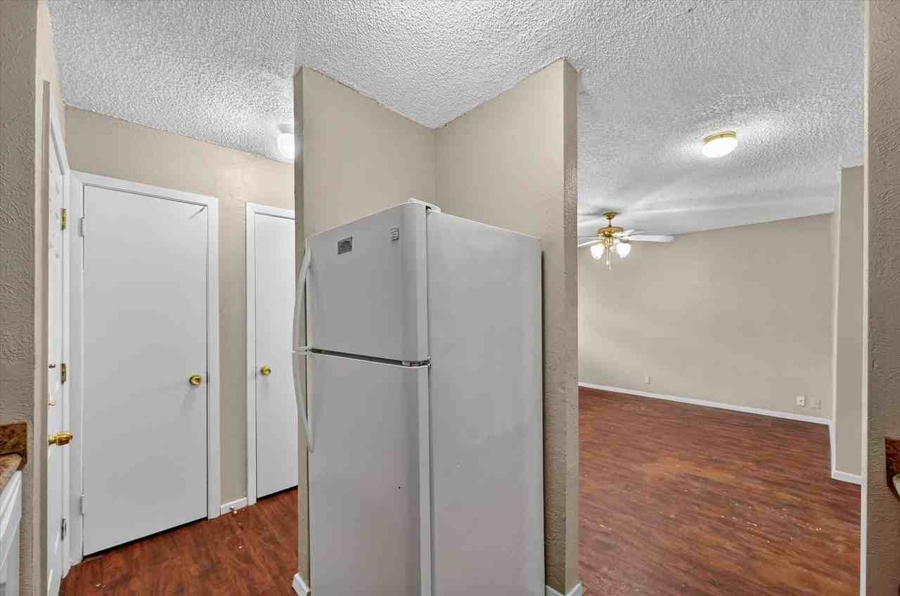 305 Cliff Dr - Photo 7 of 20
