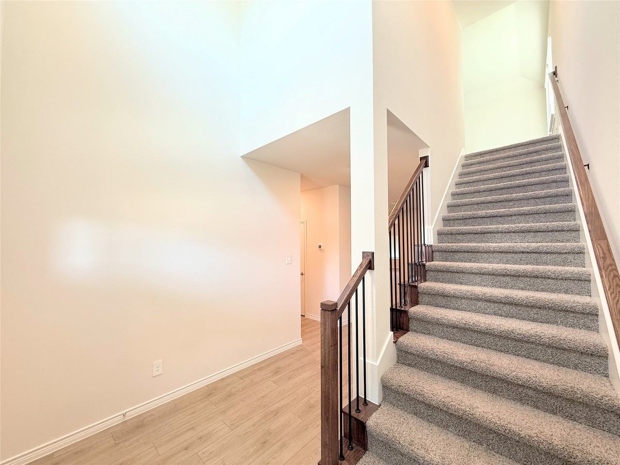 10316 Crusoe St - Photo 6 of 39