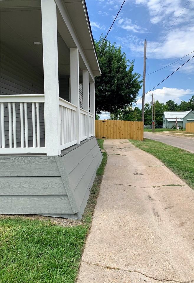 1700 Oneal St - Photo 7 of 29