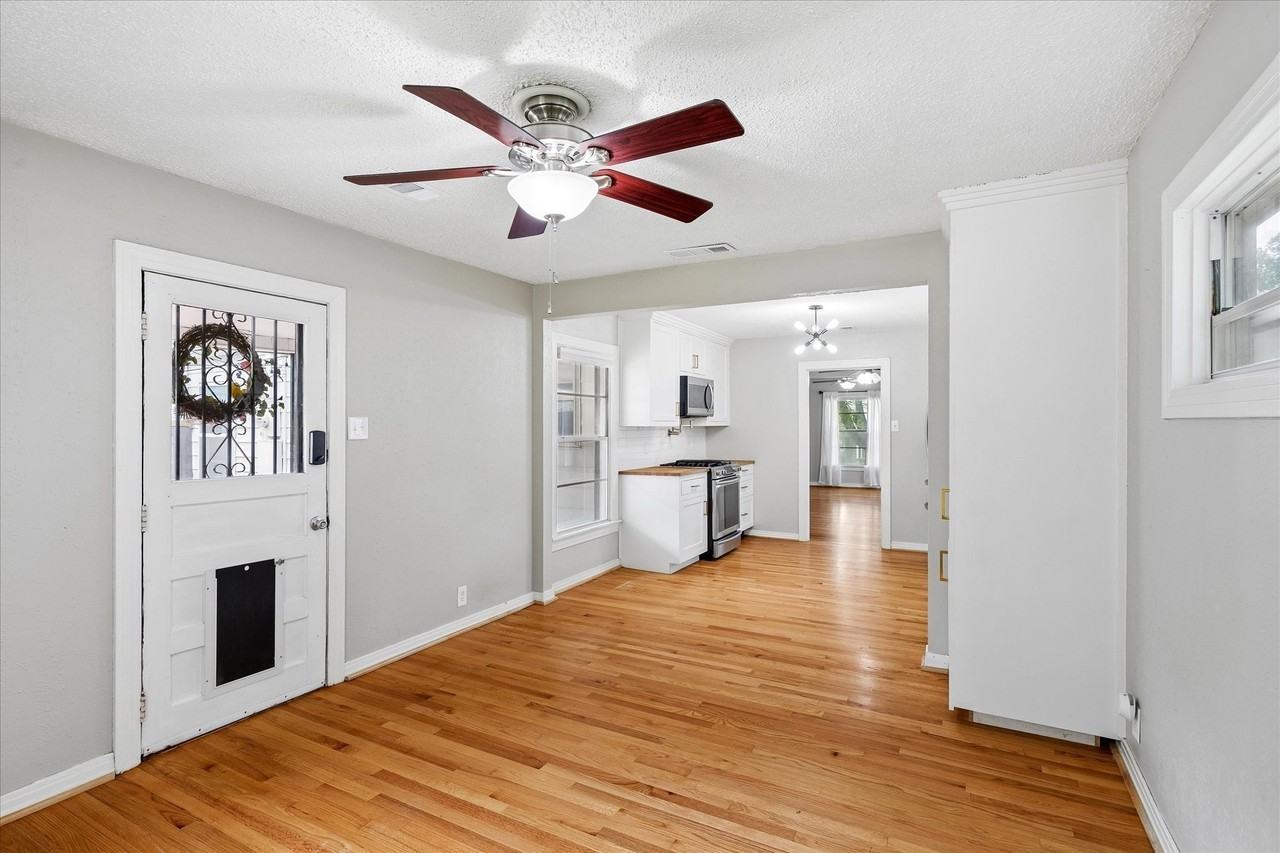 4708 Calmont Ave - Photo 3 of 25
