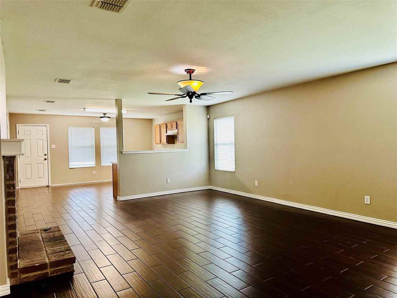8021 Stowe Springs Ln - Photo 3 of 12
