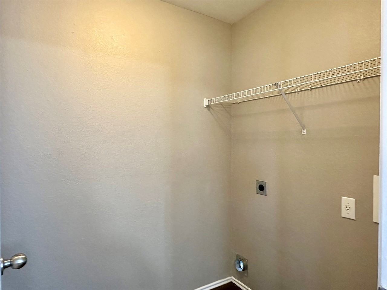 8021 Stowe Springs Ln - Photo 7 of 12
