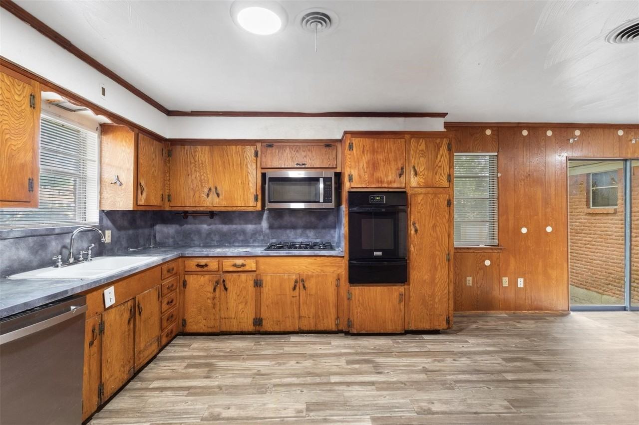 8923 Jennie Lee Ln - Photo 4 of 16