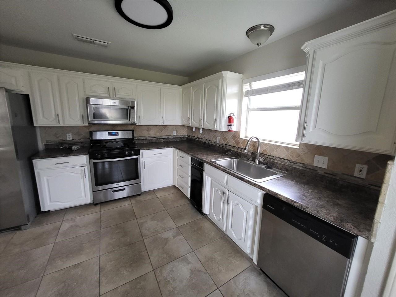 1109 Westgrove Dr - Photo 5 of 12