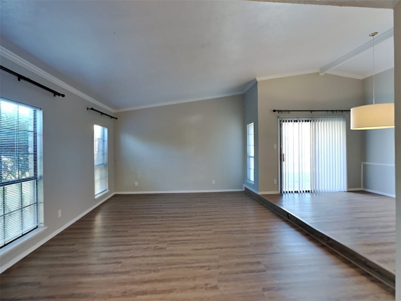 2112 Victoria Rd - Photo 2 of 23