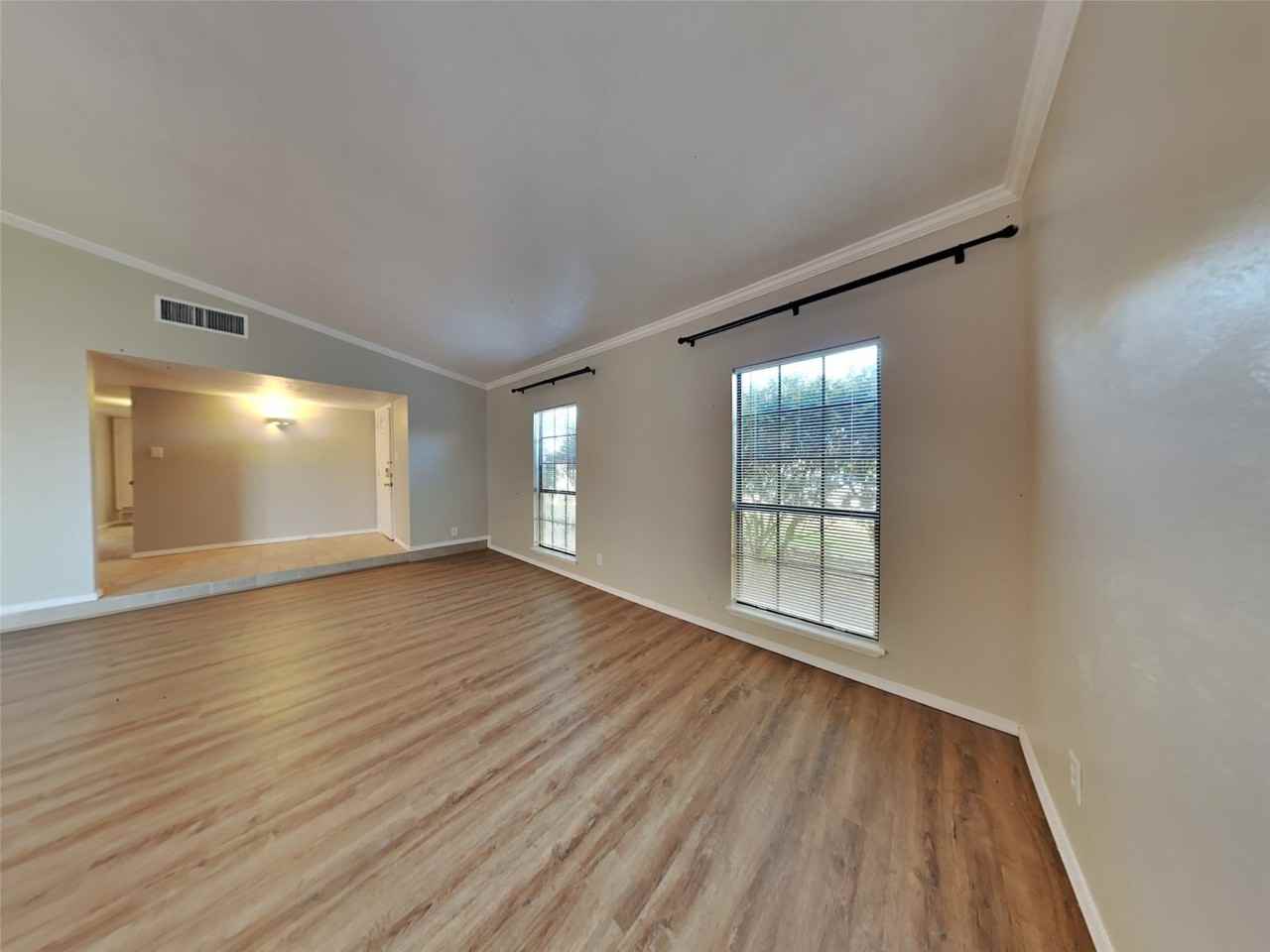 2112 Victoria Rd - Photo 3 of 23