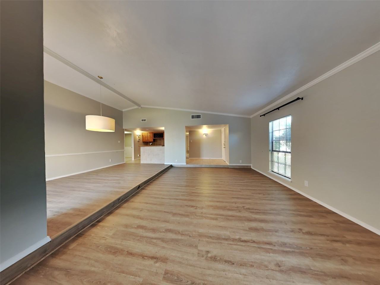 2112 Victoria Rd - Photo 4 of 23