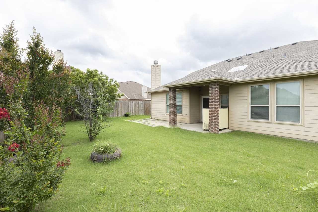 601 Ivy Ln - Photo 2 of 25