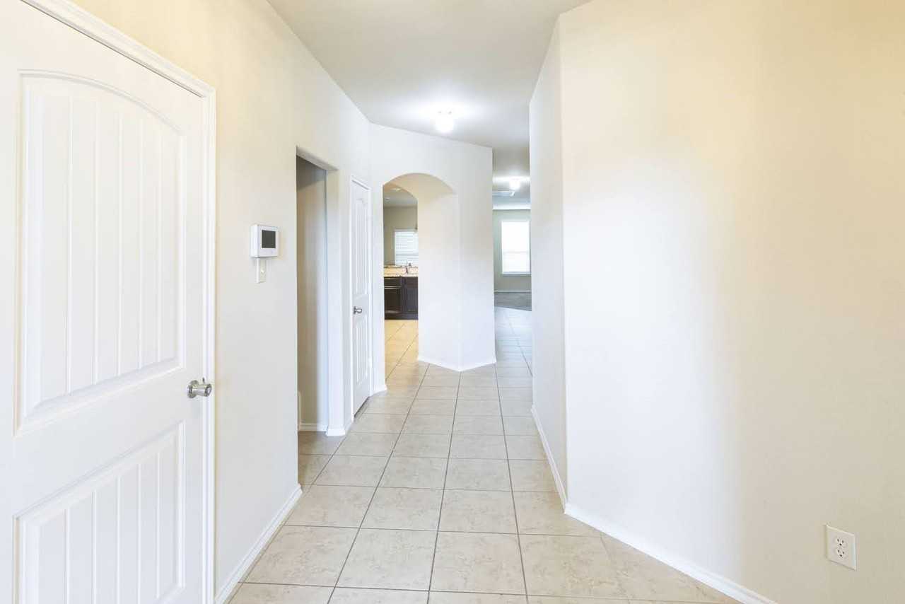 601 Ivy Ln - Photo 4 of 25