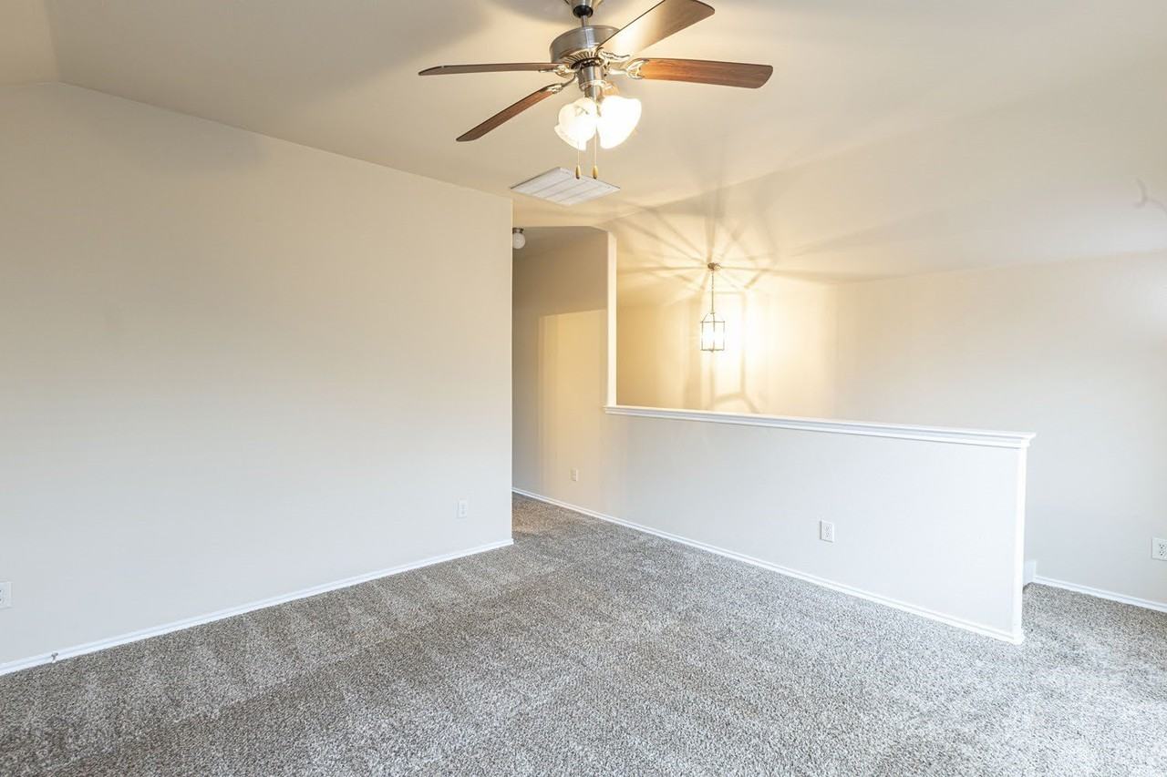 601 Ivy Ln - Photo 7 of 25
