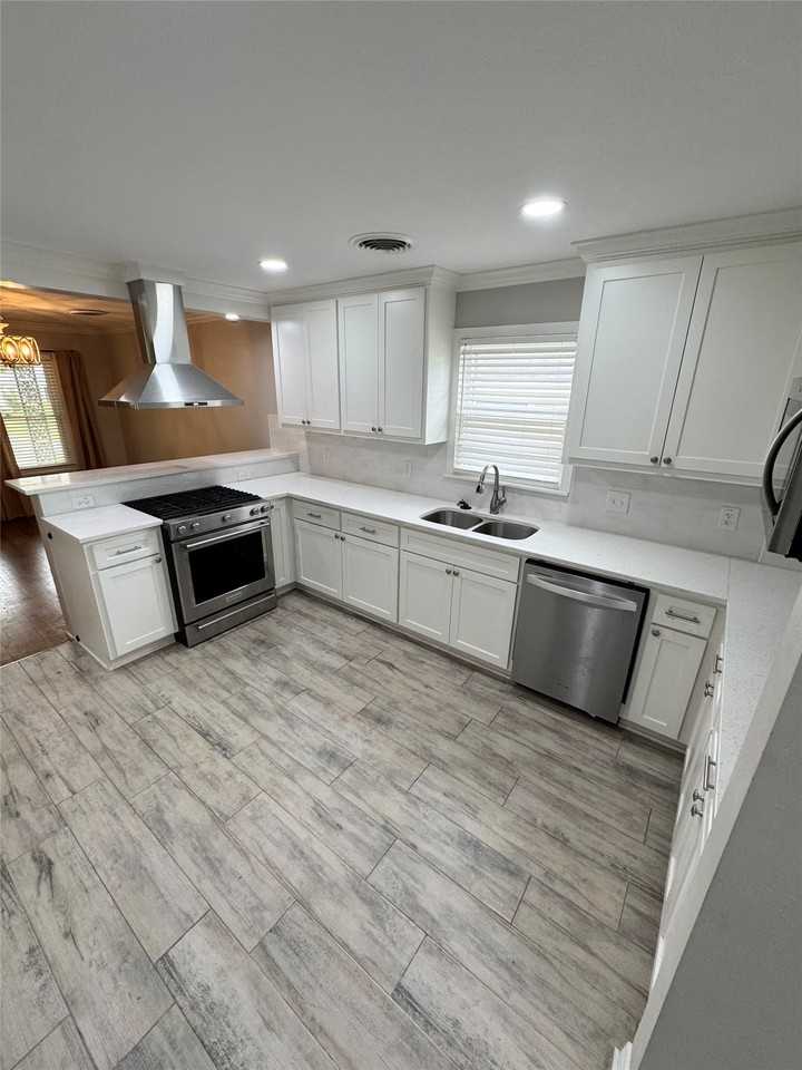 3824 Greenway Pl - Photo 3 of 9