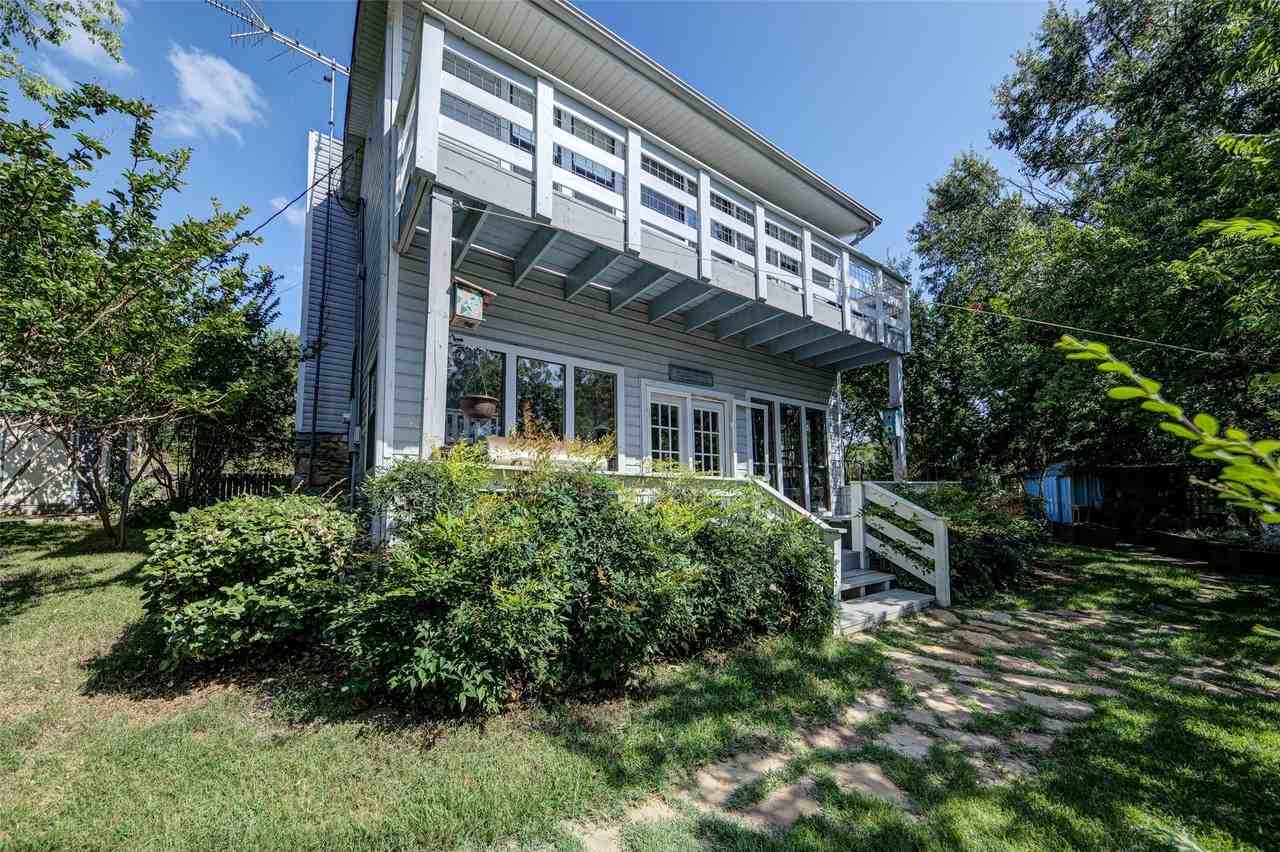 402 Aqua Way - Photo 4 of 36