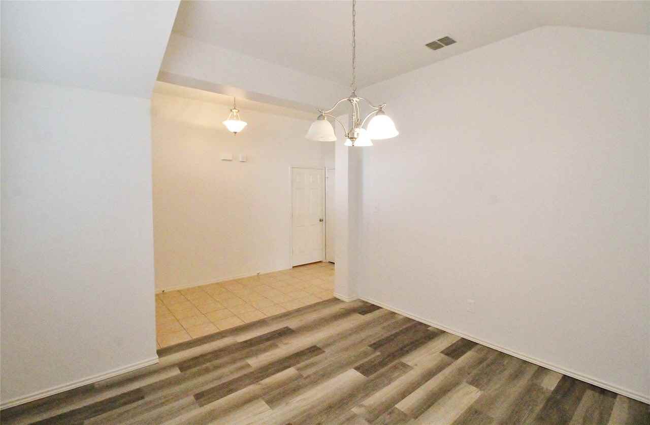 3256 Fluvia - Photo 4 of 28
