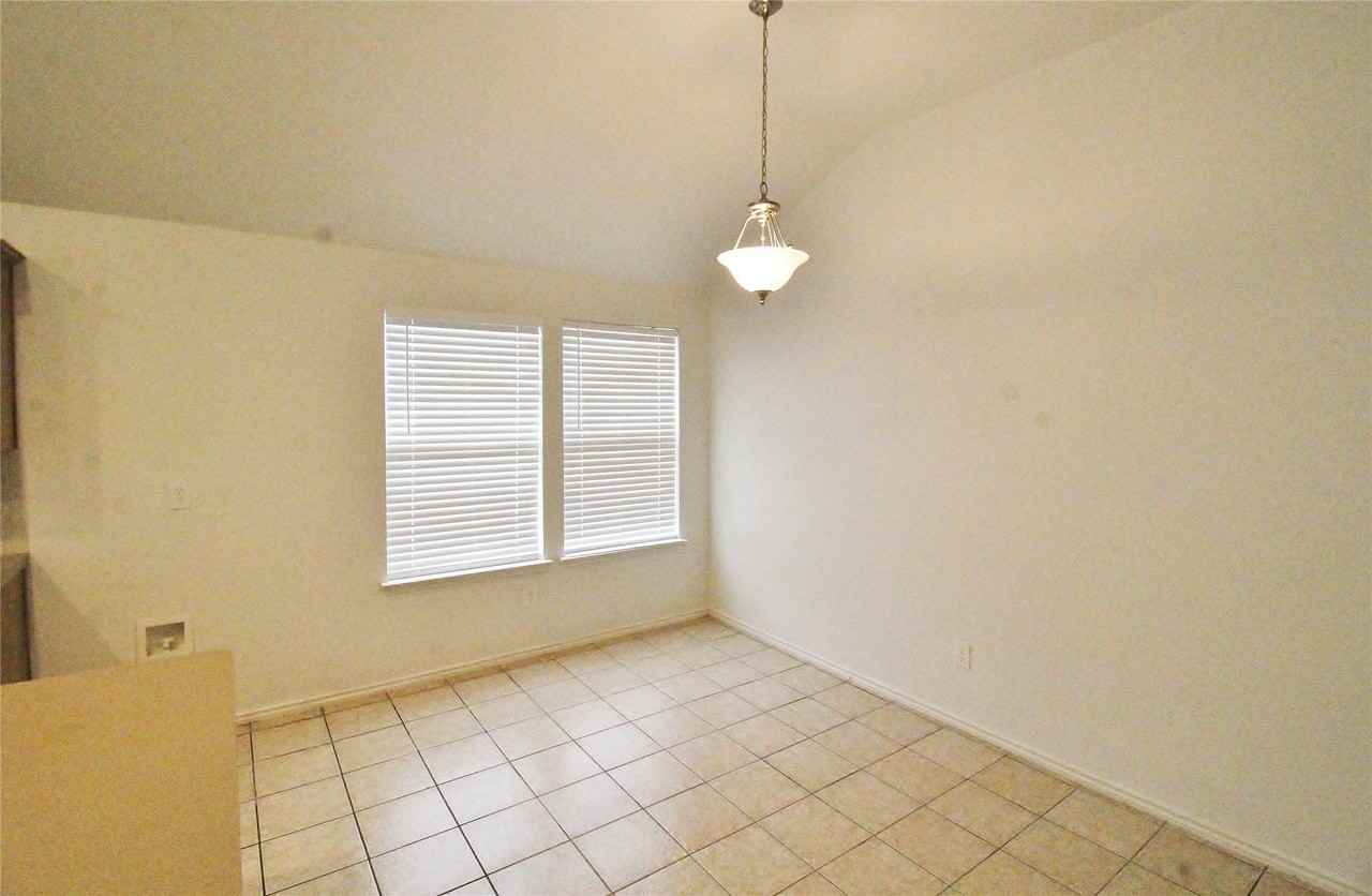 3256 Fluvia - Photo 6 of 28