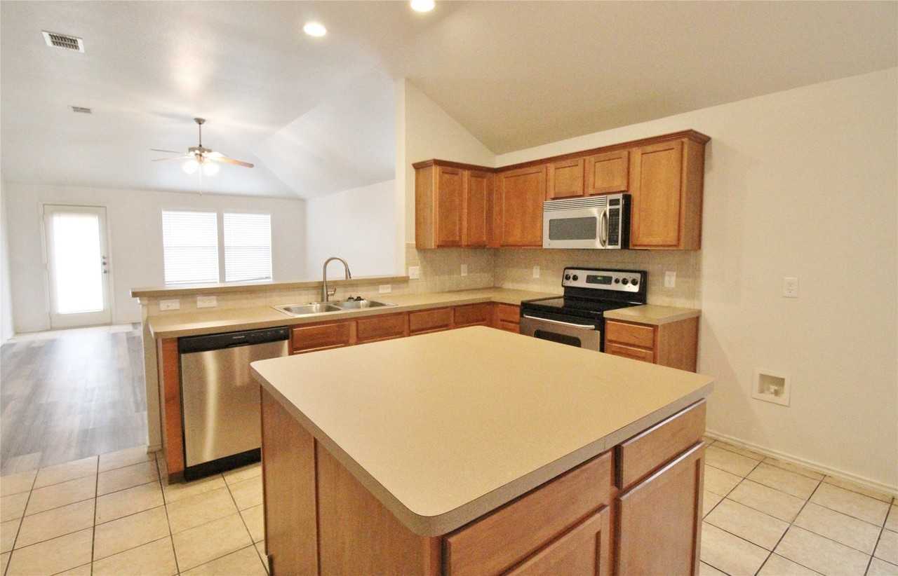 3256 Fluvia - Photo 7 of 28