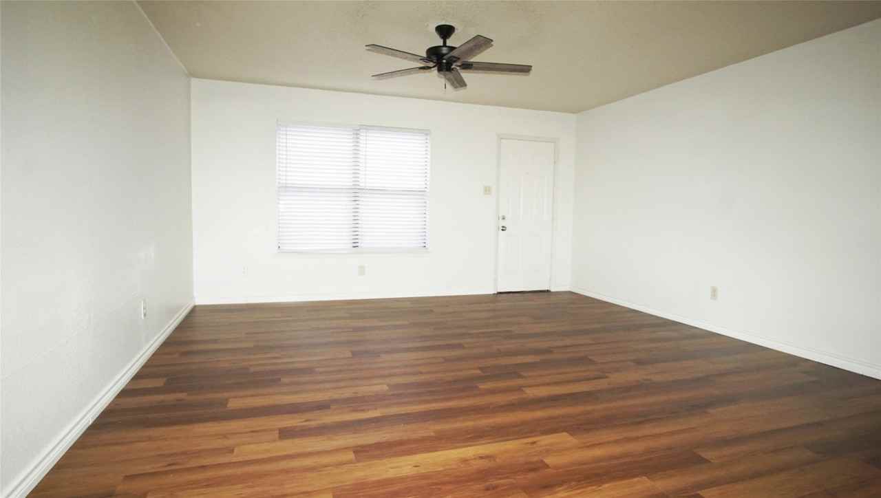 1008 Southmoor Dr #1012 - Photo 4 of 7