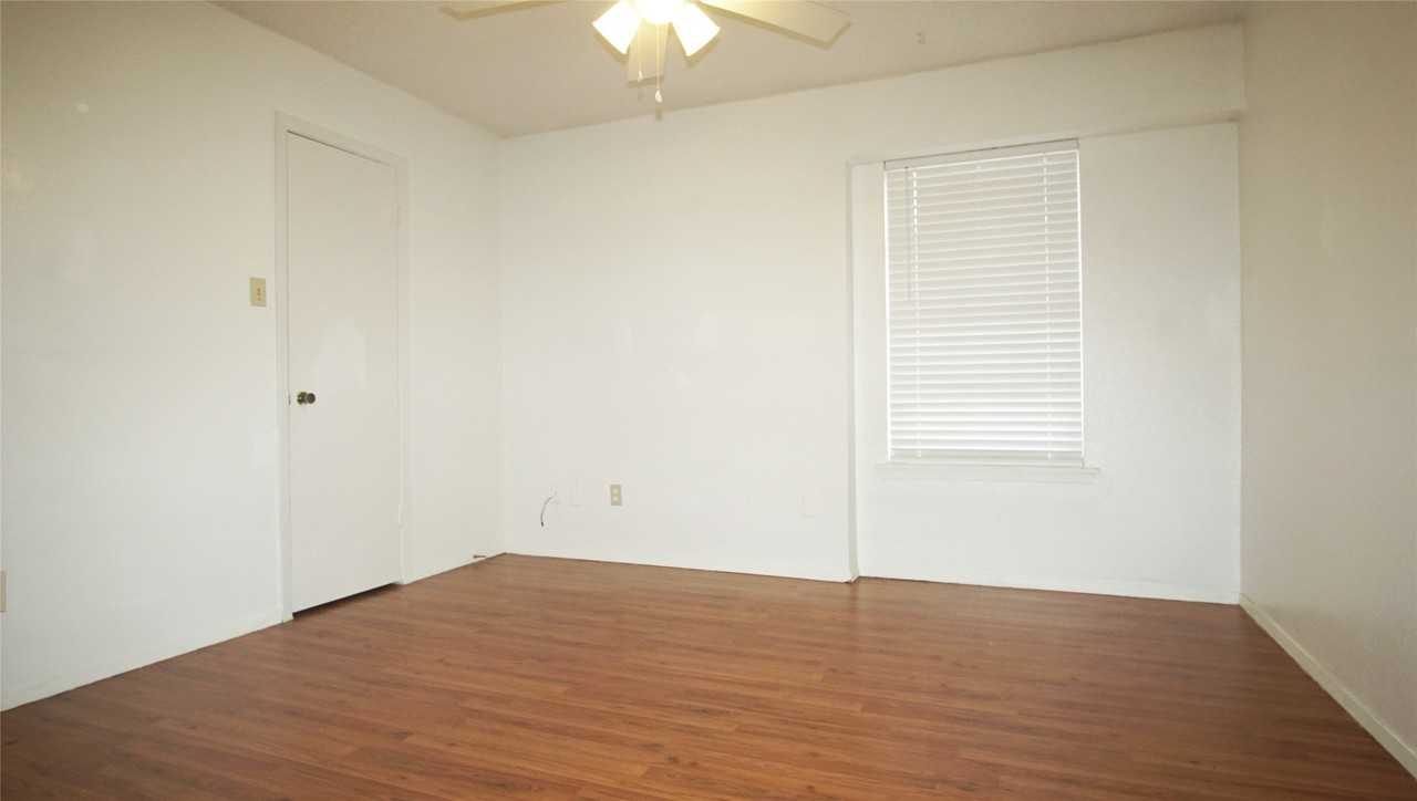 1008 Southmoor Dr #1012 - Photo 6 of 7