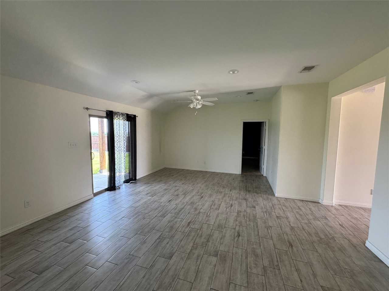3409 Sandstone Dr - Photo 3 of 11