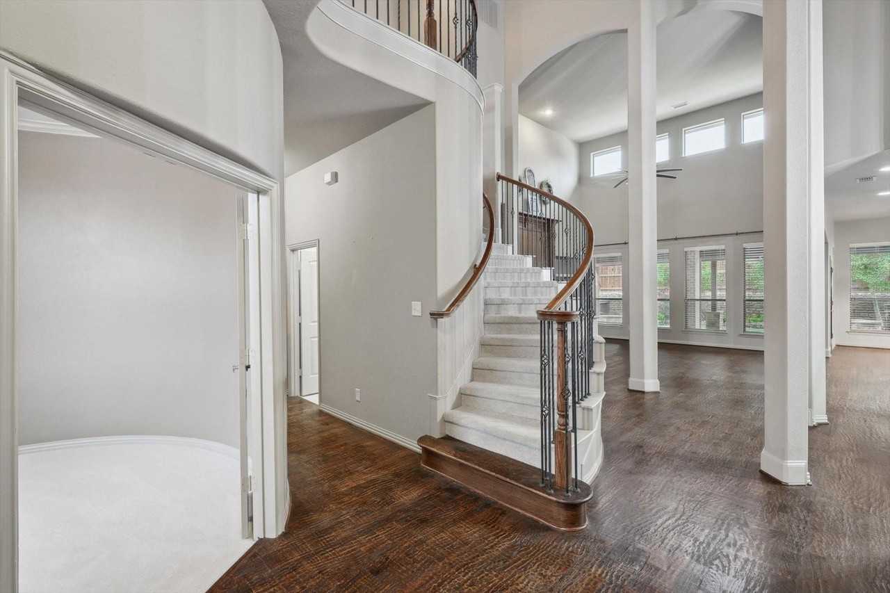 1132 Claire St - Photo 3 of 24