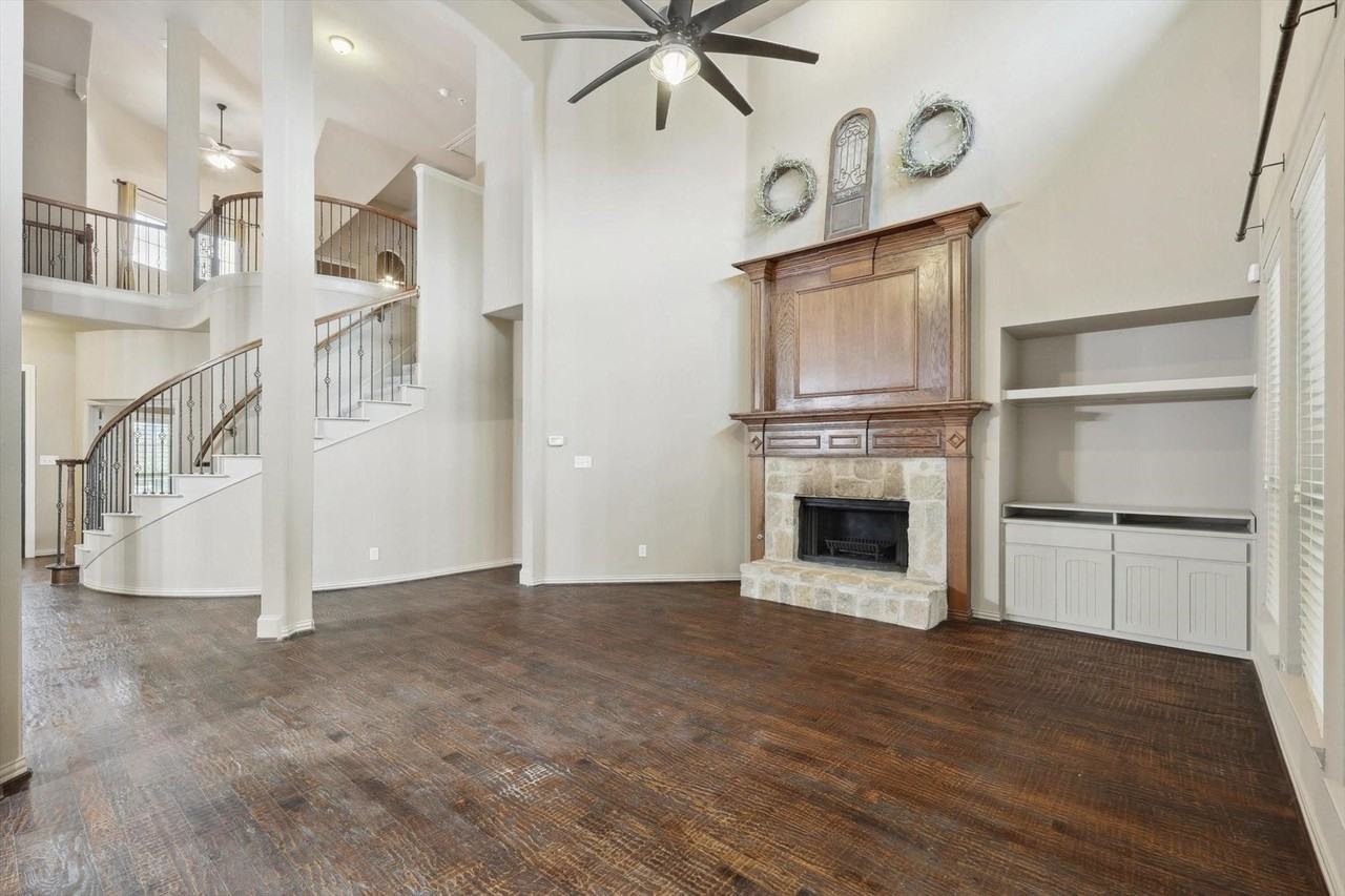 1132 Claire St - Photo 4 of 24