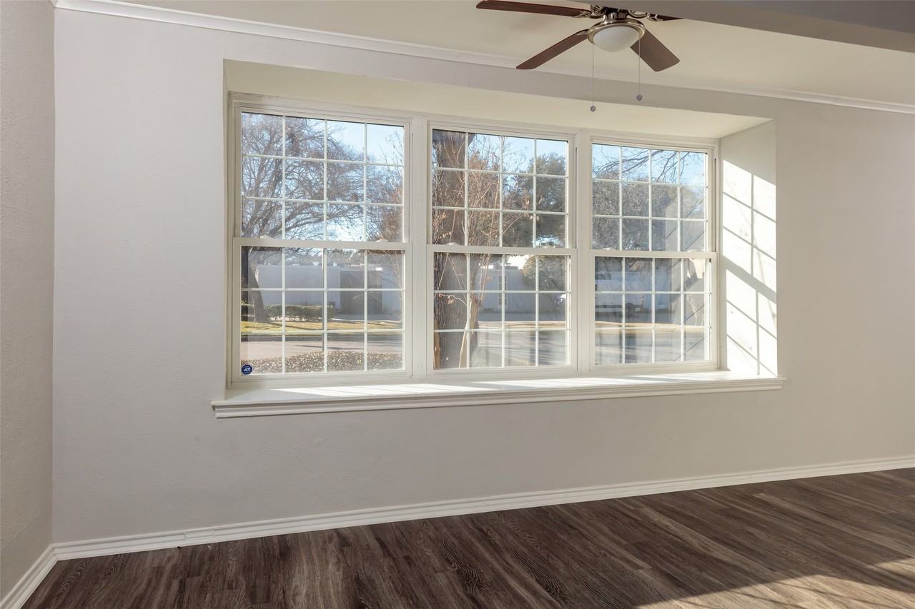 5700 Pershing Ave - Photo 4 of 29