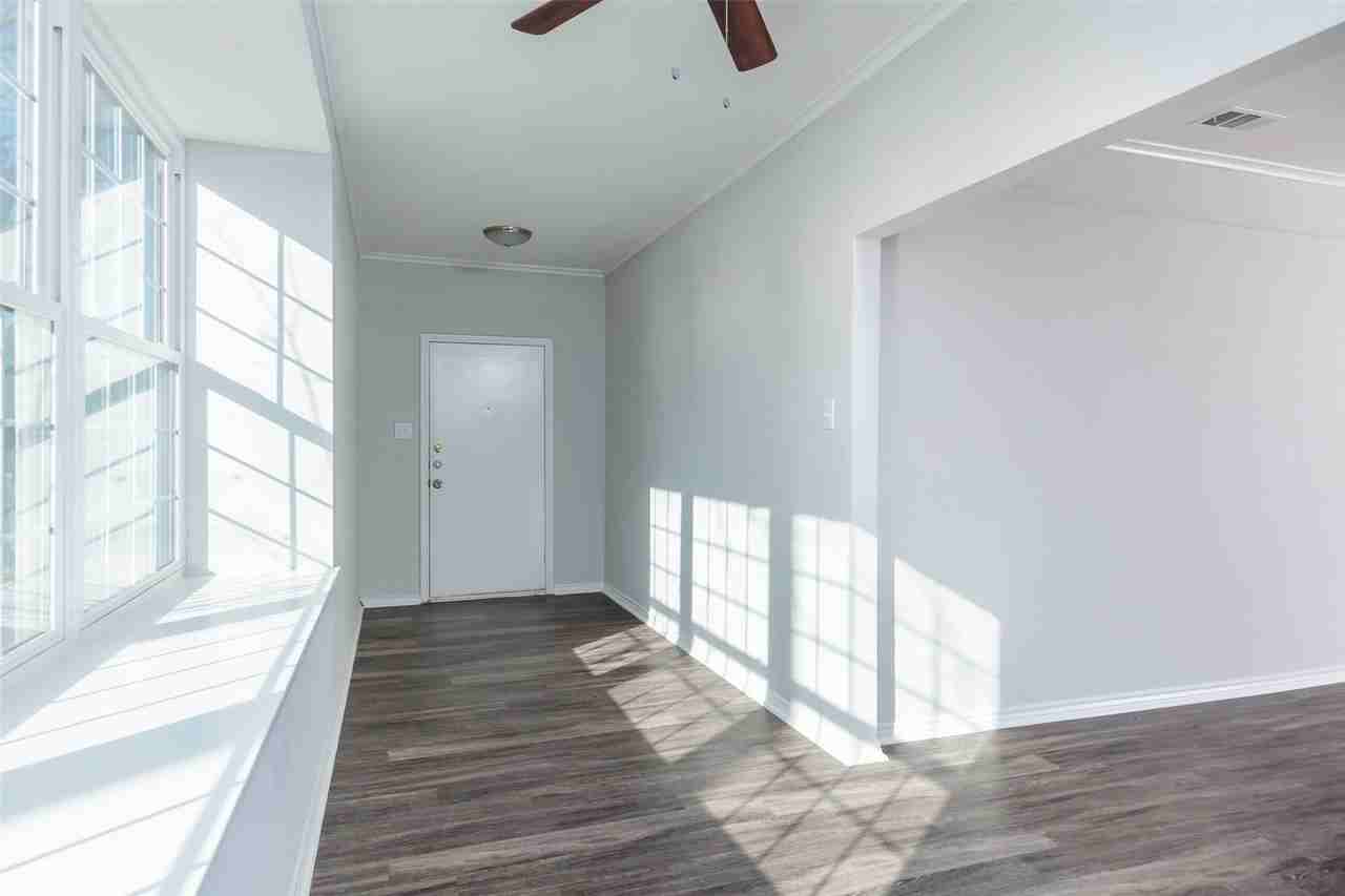 5700 Pershing Ave - Photo 5 of 29