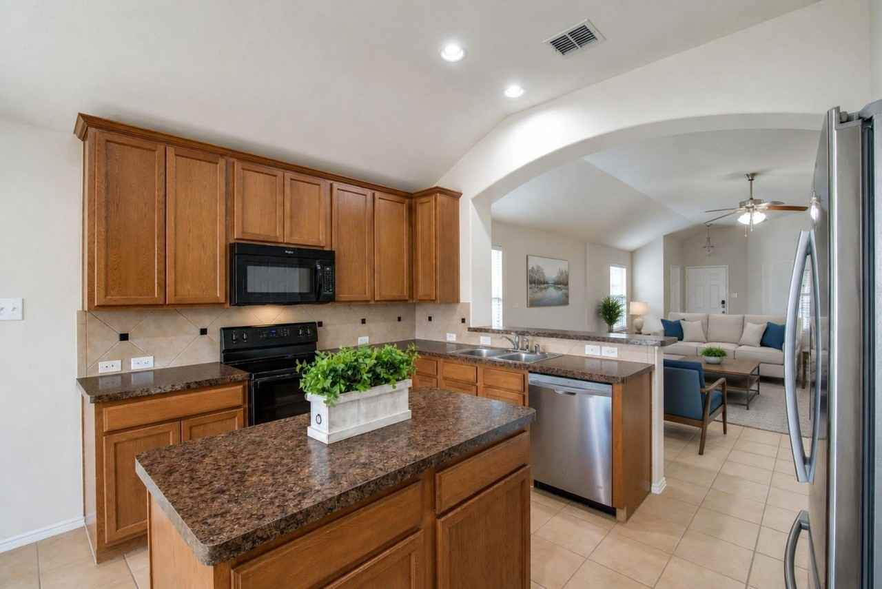 2011 Zavala - Photo 5 of 15