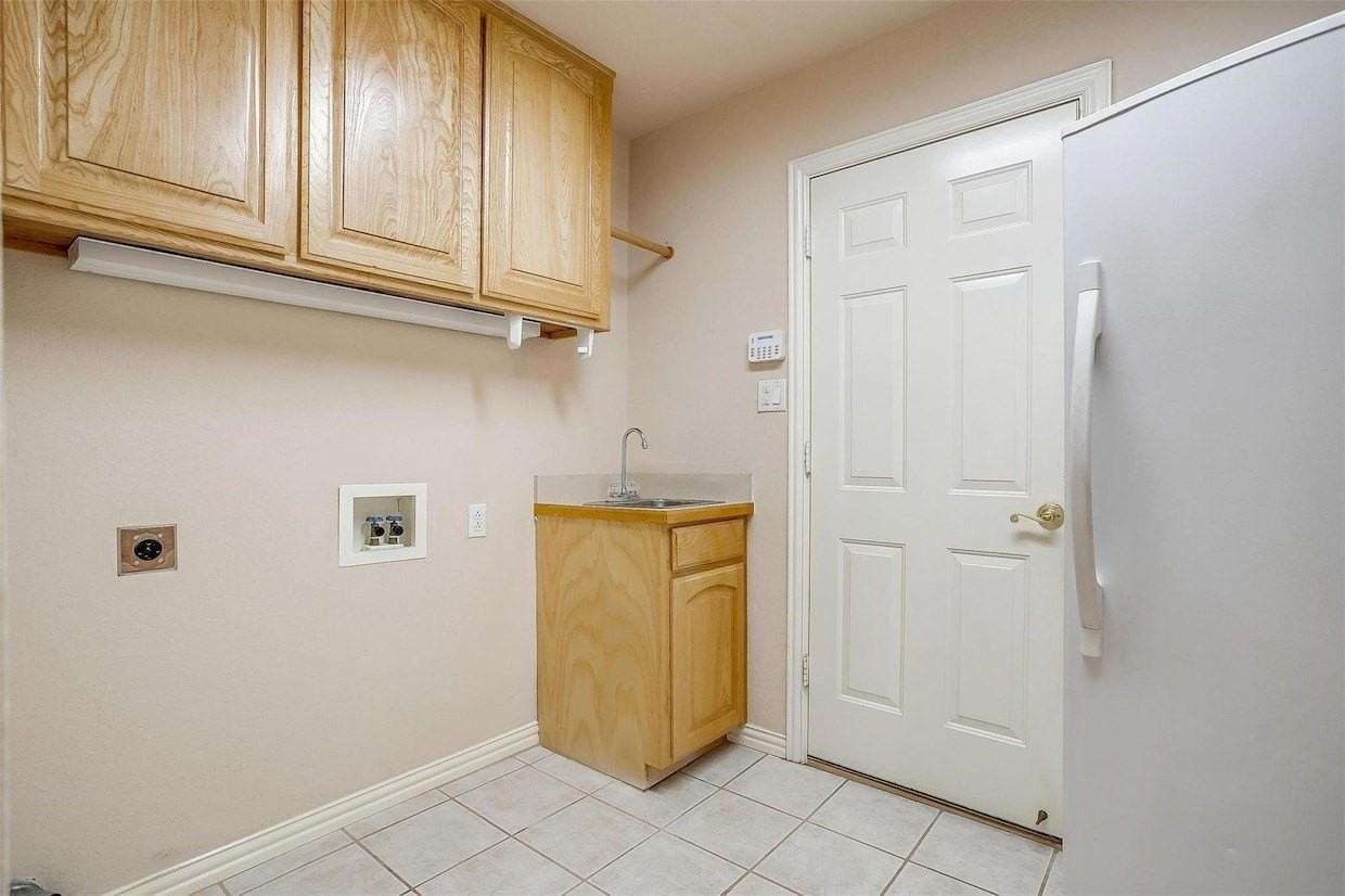 11629 Virginia Way Ct - Photo 7 of 11