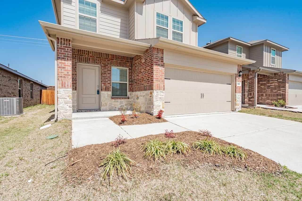 903 Shear Dr - Photo 4 of 36