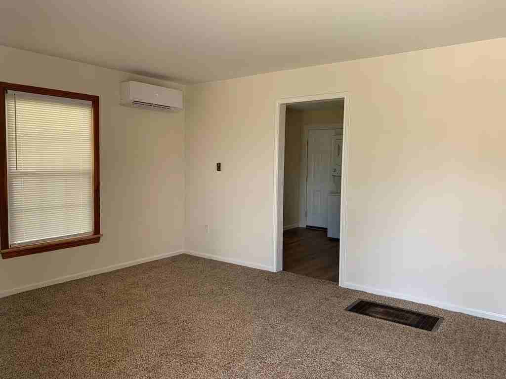 2910 N Tom Green Ave - Photo 2 of 5