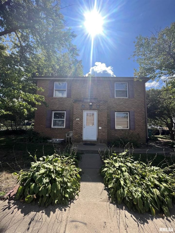 262 Johnson St #4