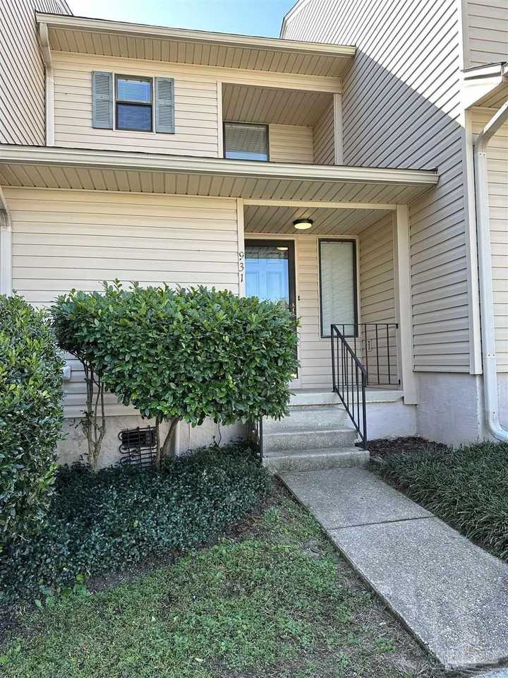 931 Brookside Pl - Photo 2 of 12