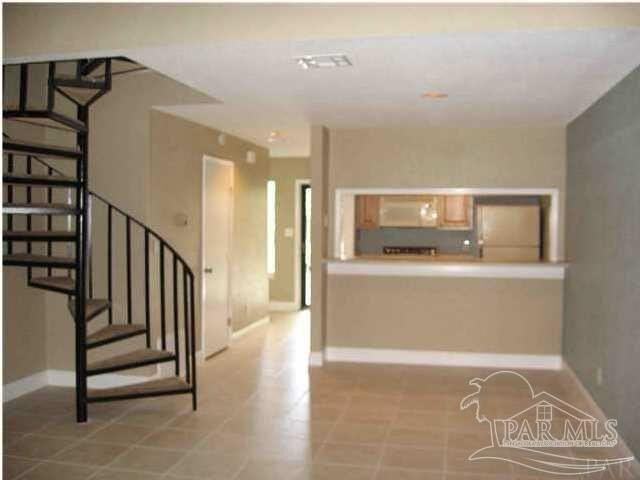 931 Brookside Pl - Photo 4 of 12
