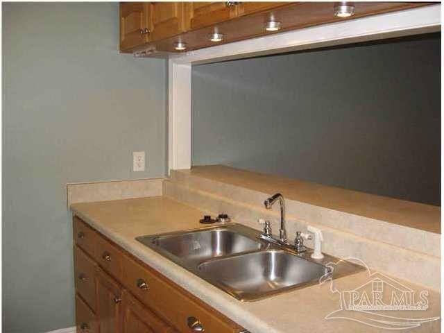 931 Brookside Pl - Photo 7 of 12