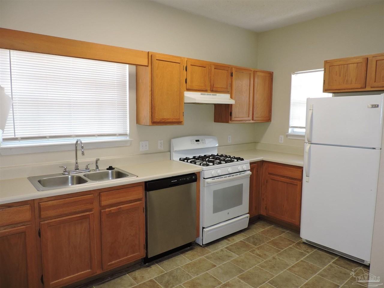 206 Wildflower Ln - Photo 2 of 22