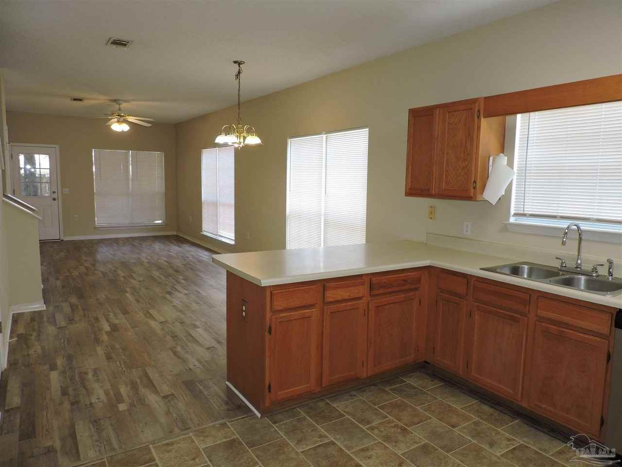 206 Wildflower Ln - Photo 3 of 22